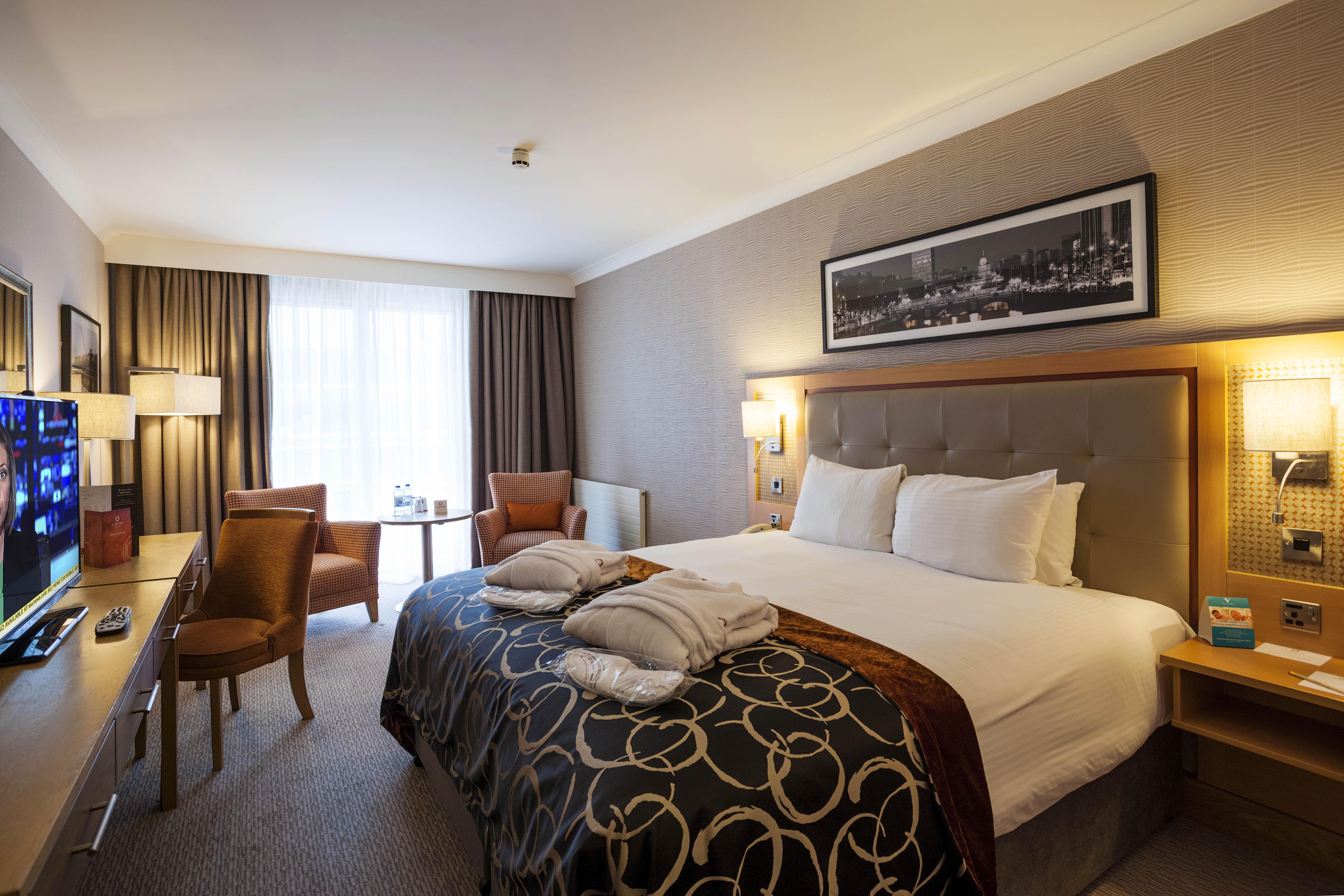 Clayton Hotel Cardiff Lane — Photos 1